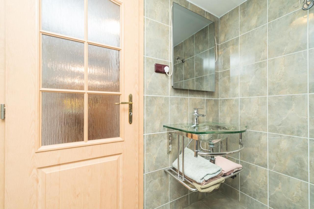 Budyne Apartment Budyne nad Ohri Kültér fotó